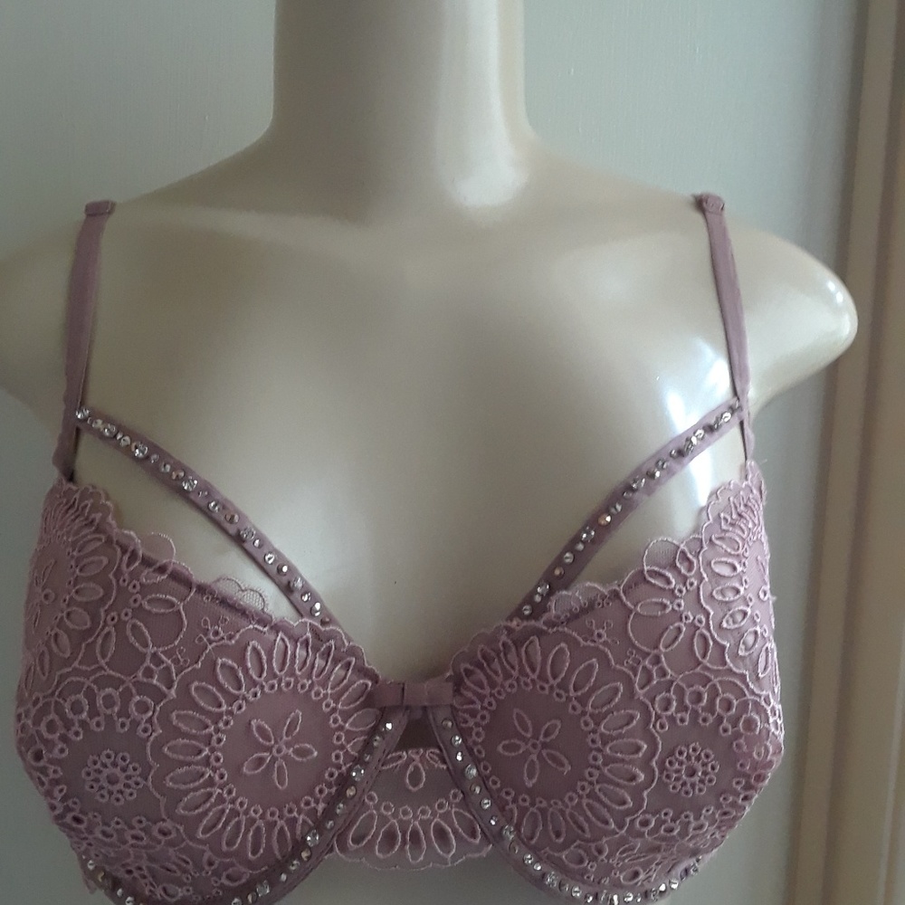 Victoria secret Bra - Picture 2 of 3